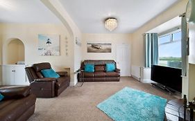 Pass The Keys Spacious Home From Home With Large Garden